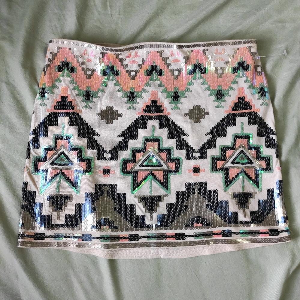 Express geometric patterned skirt
